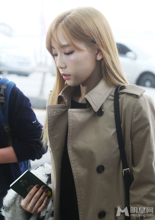 Jessica被退出组合少时成员现身沉默不语_图-4