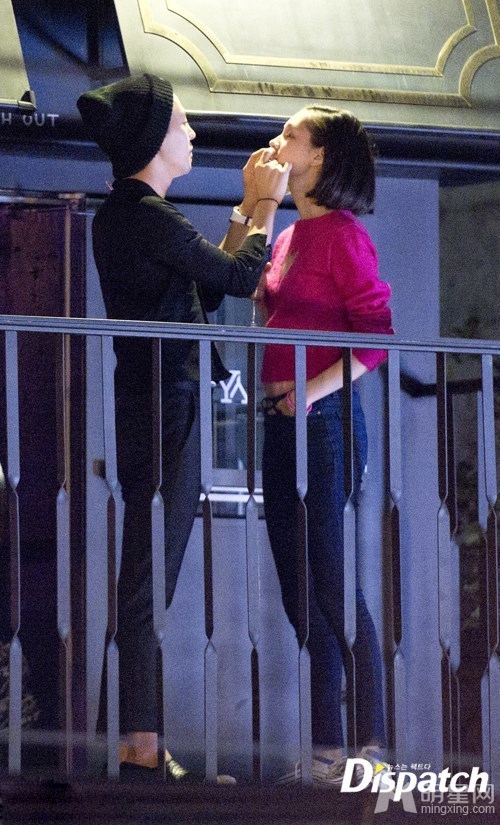 权志龙水原希子约会照曝光亲密调情旁若无人_图-2