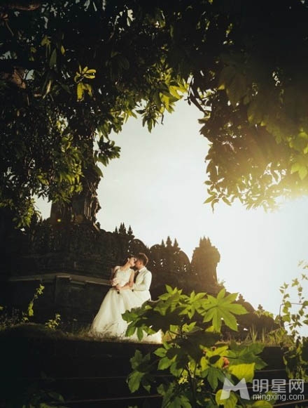 陈一冰迎娶单竞缇唯美婚纱照令人称赞_图-2