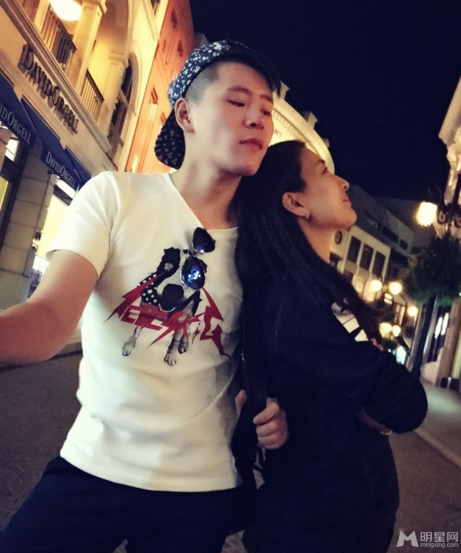 马苏美国街头玩嗨卖萌出镜欢乐无限_图-2
