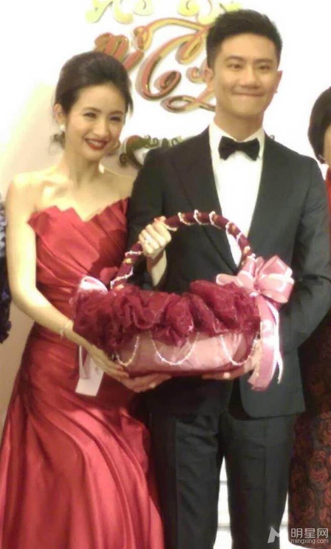 林依晨补办婚宴谢娜盛装出席_图-6