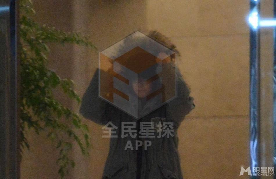 陈赫公寓夜会张子萱激吻熊抱全纪录_图-11