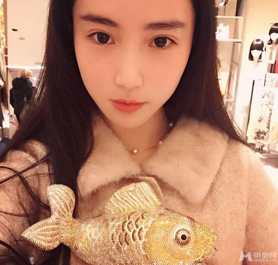 母神张辛苑微博生活照高清图集酥胸外露展姣好身材_图-14