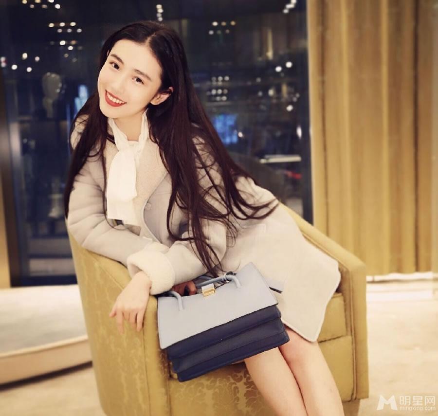 母神张辛苑微博生活照高清图集酥胸外露展姣好身材_图-19