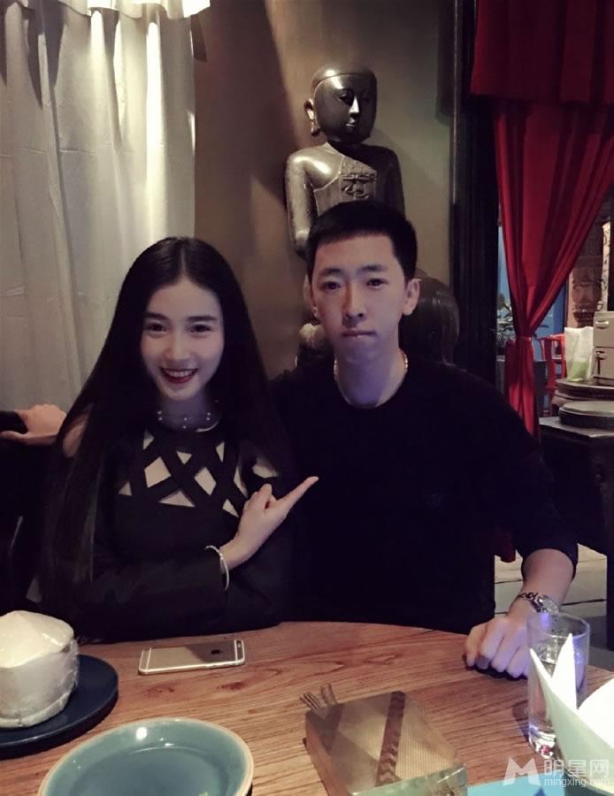 母神张辛苑微博生活照高清图集酥胸外露展姣好身材_图-15