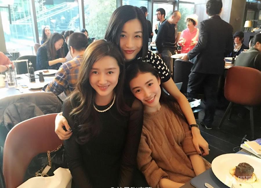 母神张辛苑微博生活照高清图集酥胸外露展姣好身材_图-5