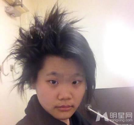 毕福剑女儿杀马特自拍吓坏网友自黑无下限_图-4