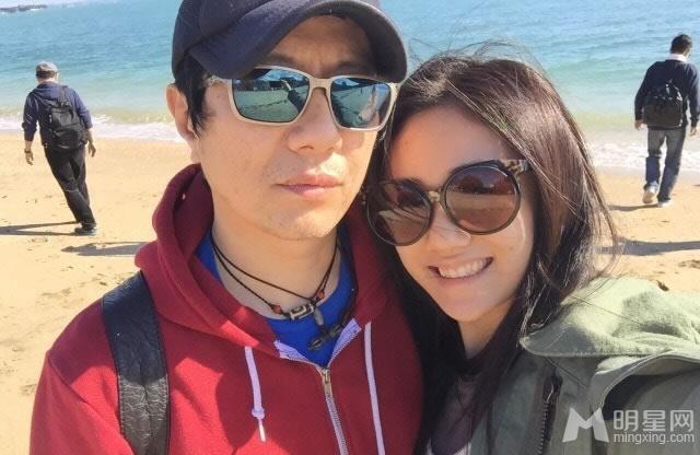 看明星怎么过春节李小璐全家红装拜年_图-13