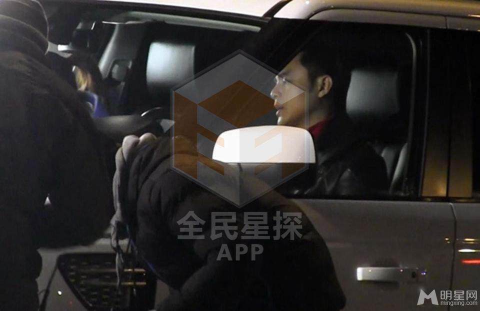 明道颖儿恋情曝光当街暧昧拉扯_图-21