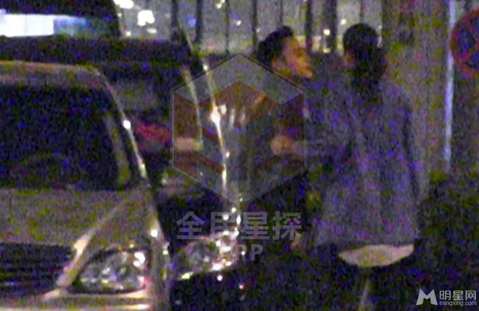 明道颖儿恋情曝光当街暧昧拉扯_图-5