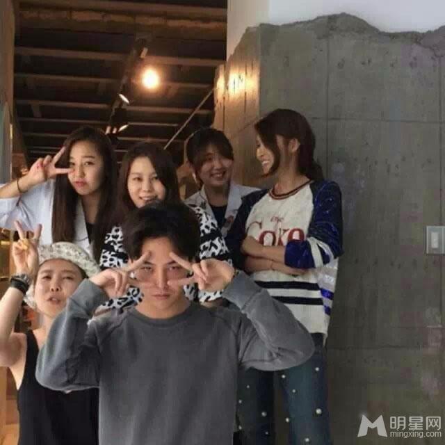 Bigbang权志龙生活照素颜展帅气笑脸_图-3