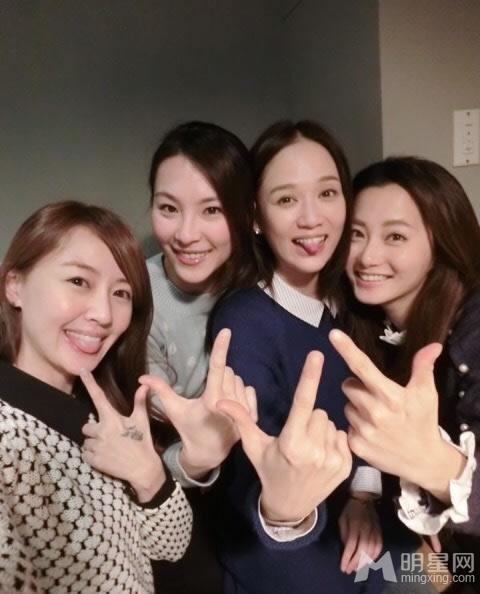 昔日女子团体七朵花重聚陈乔恩赖薇如鬼脸可爱_图-2
