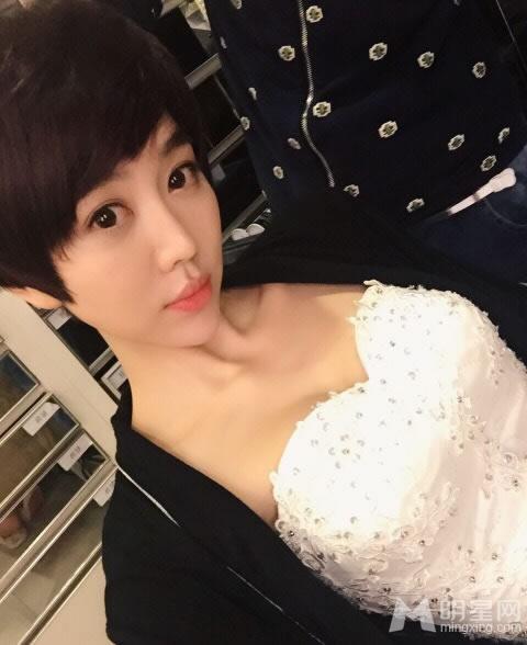 姜妍大尺度生活照自拍秀事业线_图-8