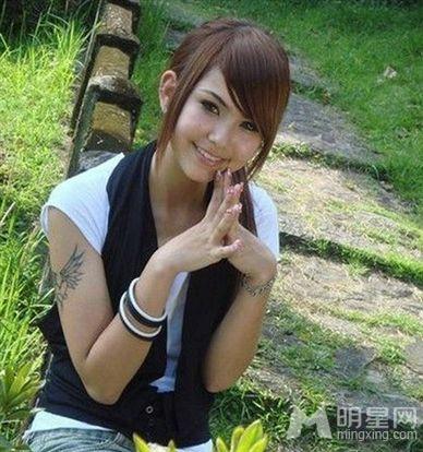 周杰伦新娘昆凌被曝整容前照片遭网友吐槽：惨不忍睹_图-4