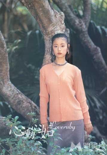林心如17岁时青涩照曝光身材修长楚楚动人_图-8