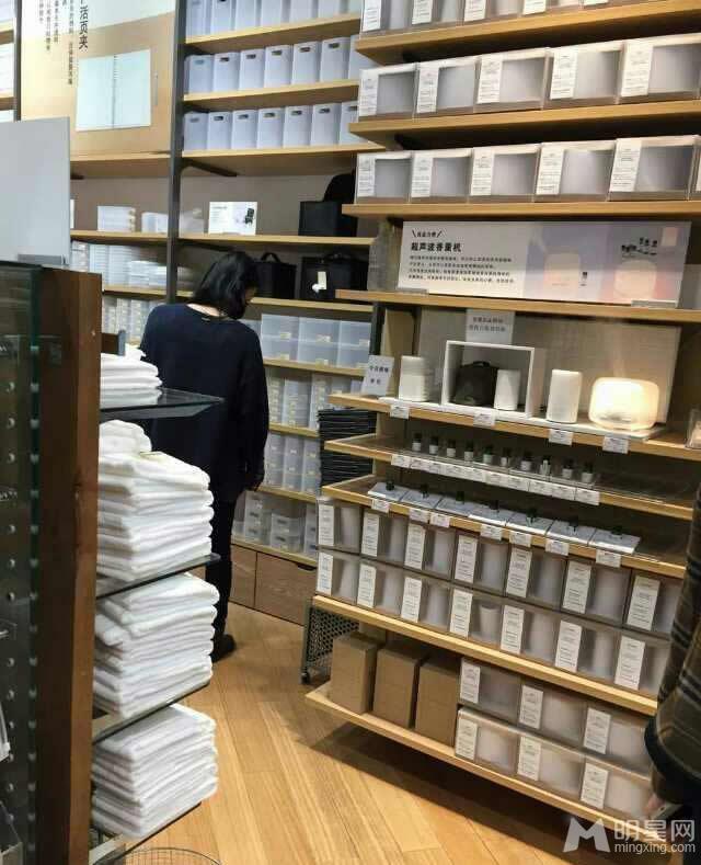 天后王菲又一波生活照身材纤细毫无孕相_图-7