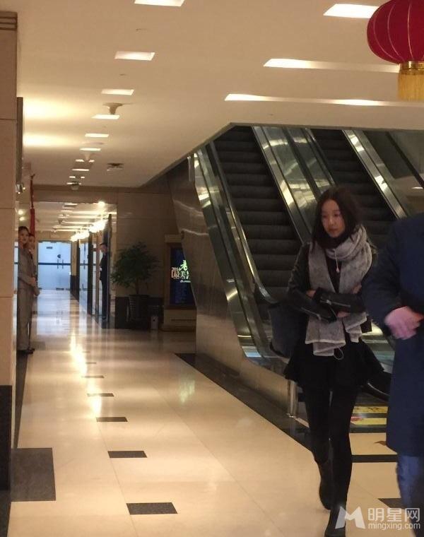 小三张子萱“出轨门”后一身黑衣素颜低调现身机场_图-4