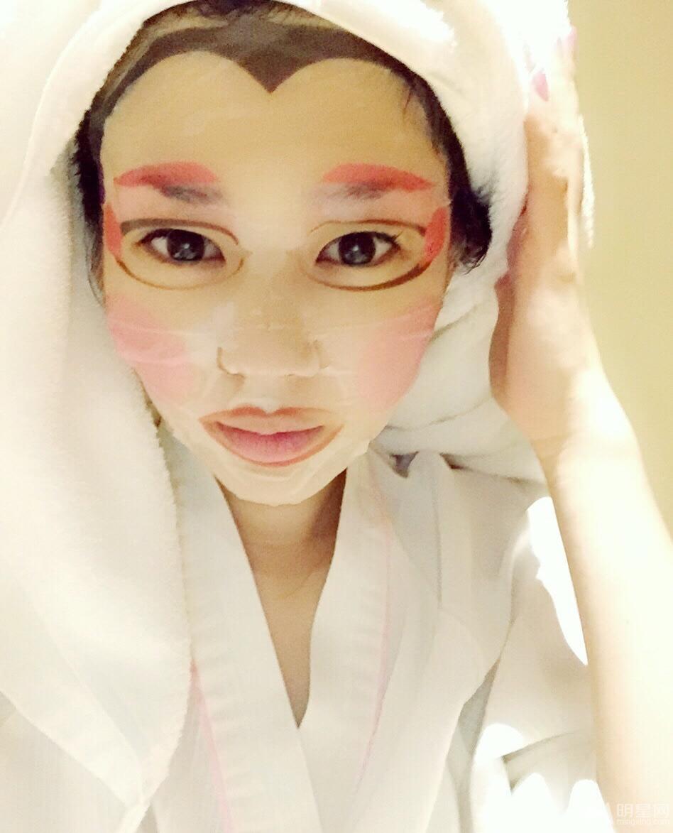 女神苍井空会众闺蜜开睡衣大趴可爱迷人_图-7