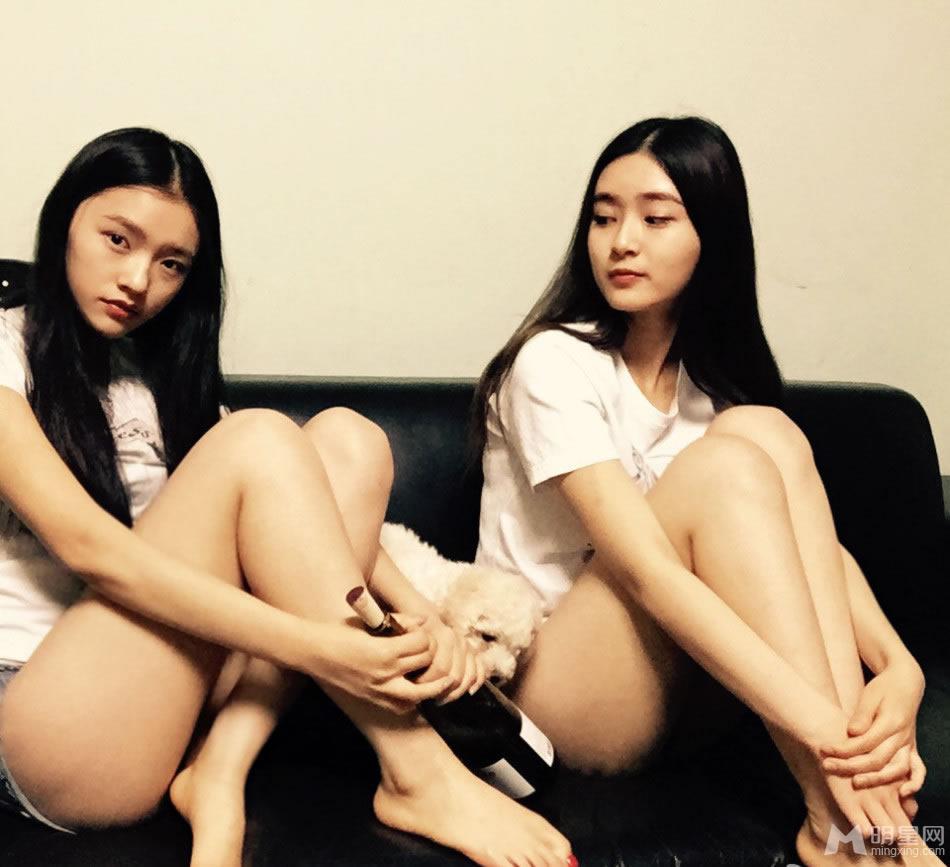 星女郎林允生活照大秀修长美腿_图-1