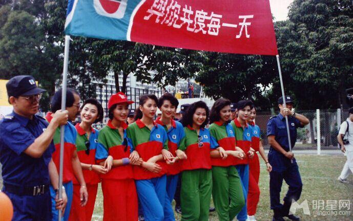 袁咏仪出道早期时的珍贵照片_图-6