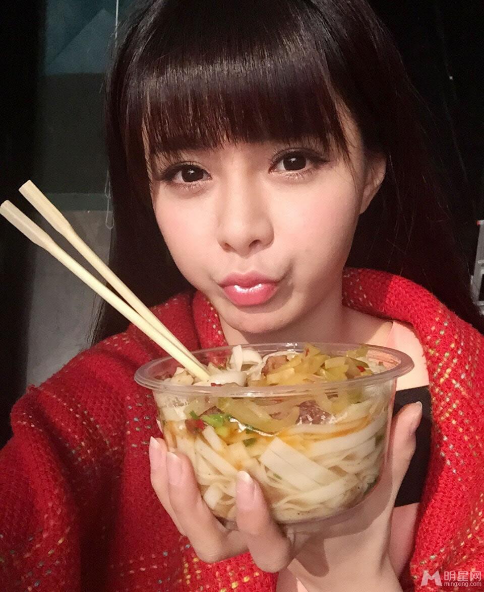 沈梦辰整容后星途畅通美艳生活照曝光_图-12