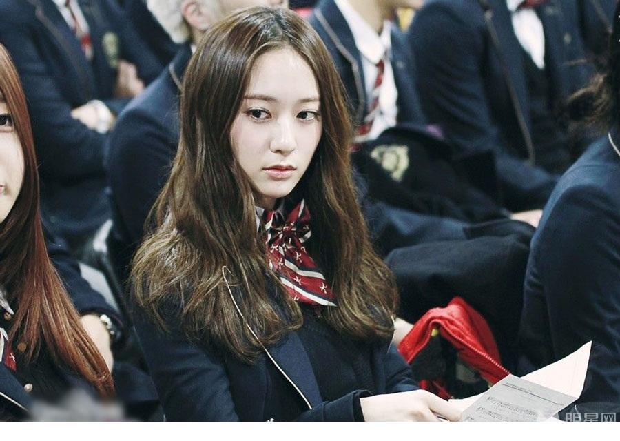 f(x)成员郑秀晶的校园生活校园中的学霸_图-7