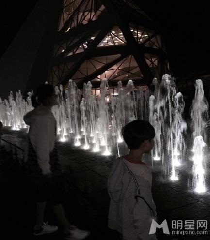 孙楠携子女出游心情大好退赛风波无影响_图-8