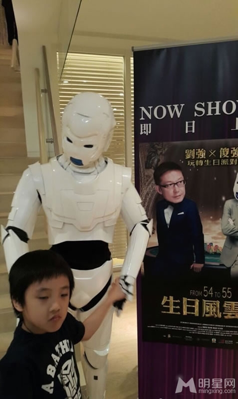 黑儿子无下限吴镇宇微博PO费曼黑照_图-2
