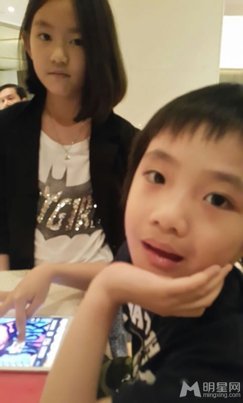 黑儿子无下限吴镇宇微博PO费曼黑照_图-3