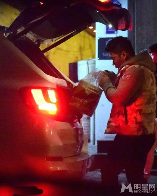 少女时代Yuri地下恋情曝光与运动员男友约会照片_图-5