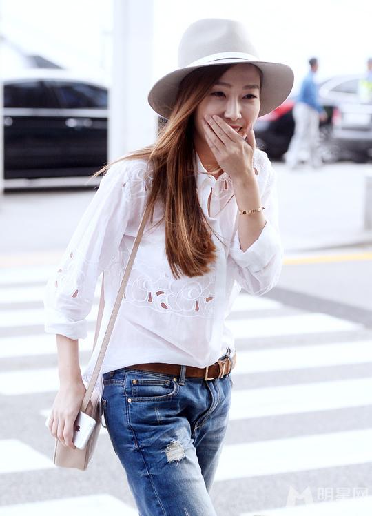 Jessica白衫仔裤现身疑似相思情难耐出国会男友_图-20