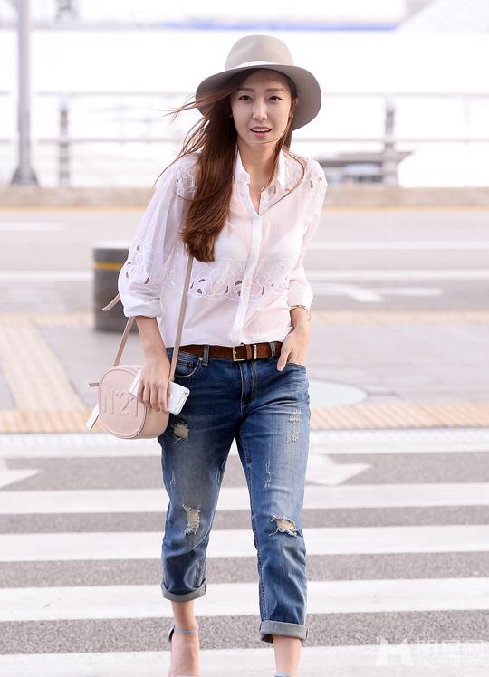 Jessica白衫仔裤现身疑似相思情难耐出国会男友_图-7