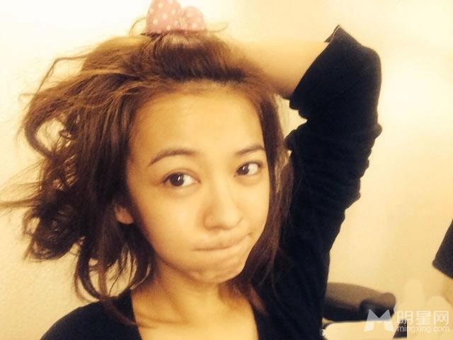 《花儿与少年》陈意涵搞怪可爱生活照_图-12