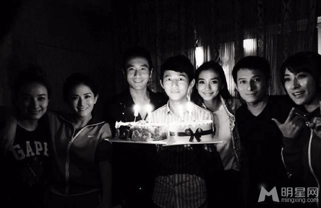 何炅41岁生日自拍黄晓明baby现身祝贺_图-5