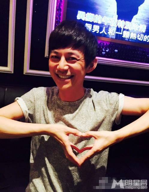 何炅41岁生日自拍黄晓明baby现身祝贺_图-11