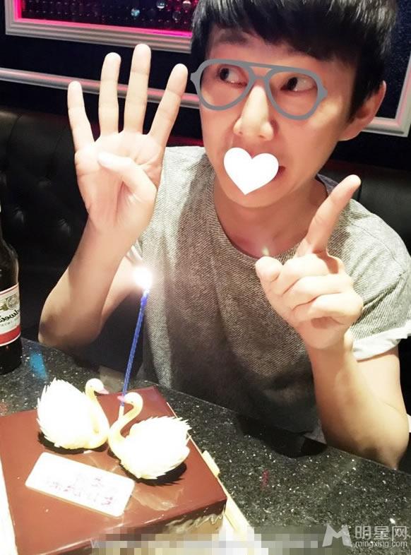 何炅41岁生日自拍黄晓明baby现身祝贺_图-4