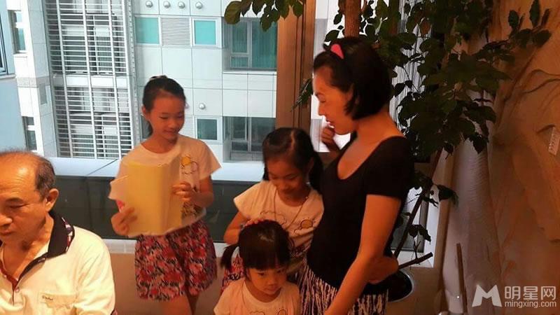 小S微博自拍疑似家暴左脸伤痕曝光_图-3