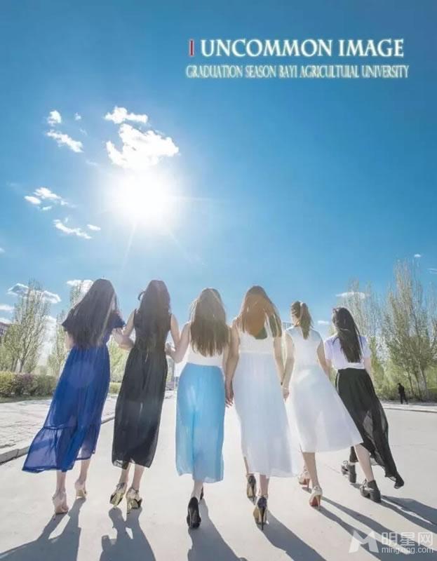高校女神毕业照网路走红修长美腿惊艳全城_图-9