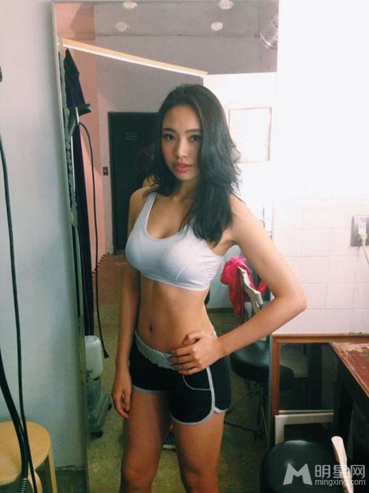 台湾最胸Showgirl晒傲人身材36D震憾全场_图-58