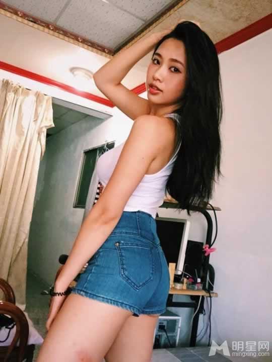 台湾最胸Showgirl晒傲人身材36D震憾全场_图-3