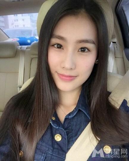 杨子带新人举止亲密吃火锅新人撞小三黄圣依_图-9