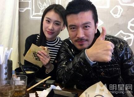 杨子带新人举止亲密吃火锅新人撞小三黄圣依_图-7