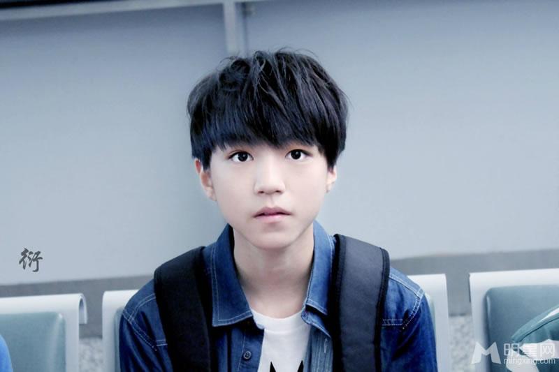 TFBOYS王俊凯牛仔上衣生活照_图-5