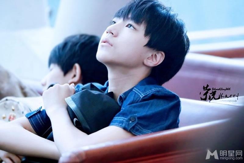 TFBOYS王俊凯牛仔上衣生活照_图-3