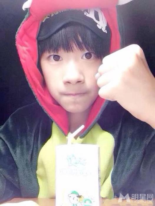 TFBOYS易烊千玺2014年生活照集_图-1