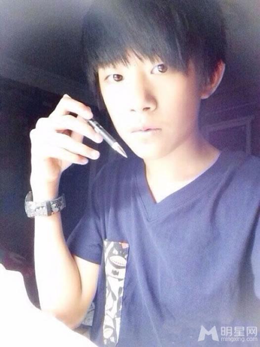 TFBOYS易烊千玺2014年生活照集_图-7