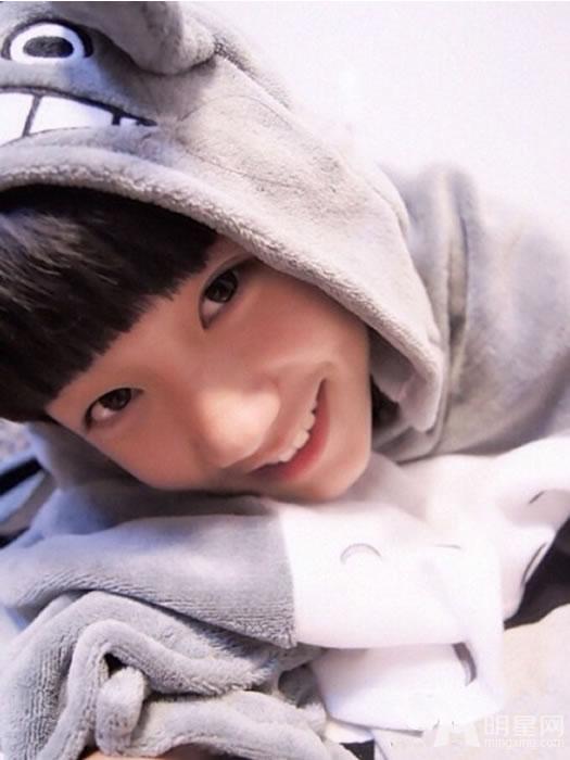 TFBOYS王源2013年下半年可爱卖萌生活照集_图-24