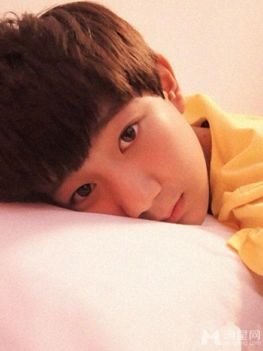 TFBOYS王源2013年下半年可爱卖萌生活照集_图-34