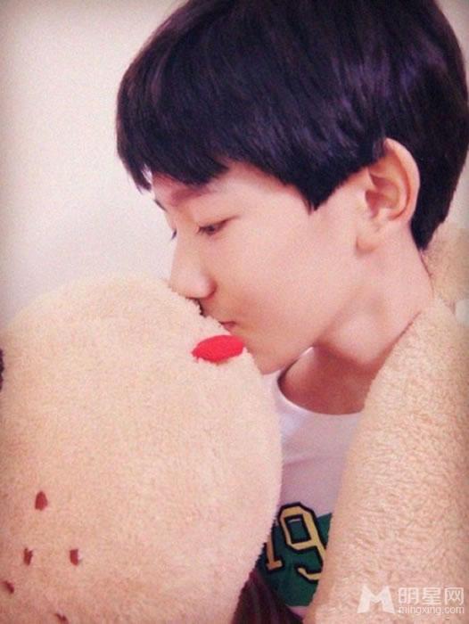 TFBOYS王源2013年下半年可爱卖萌生活照集_图-21