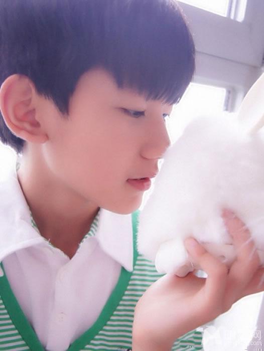 TFBOYS王源2013年下半年可爱卖萌生活照集_图-3